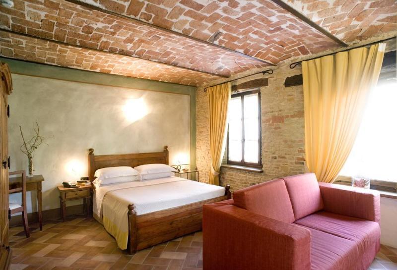 Relais Montemarino Hotel Borgomale Bagian luar foto