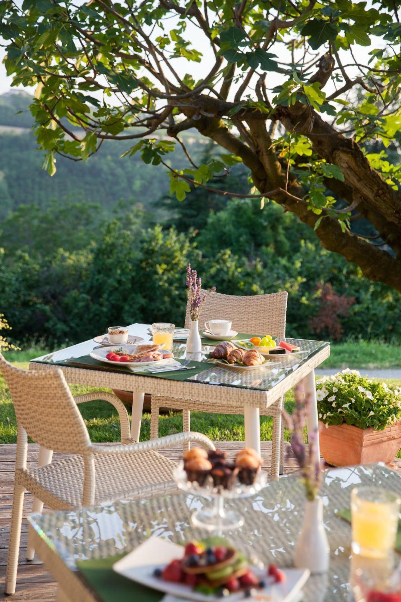 Relais Montemarino Hotel Borgomale Bagian luar foto