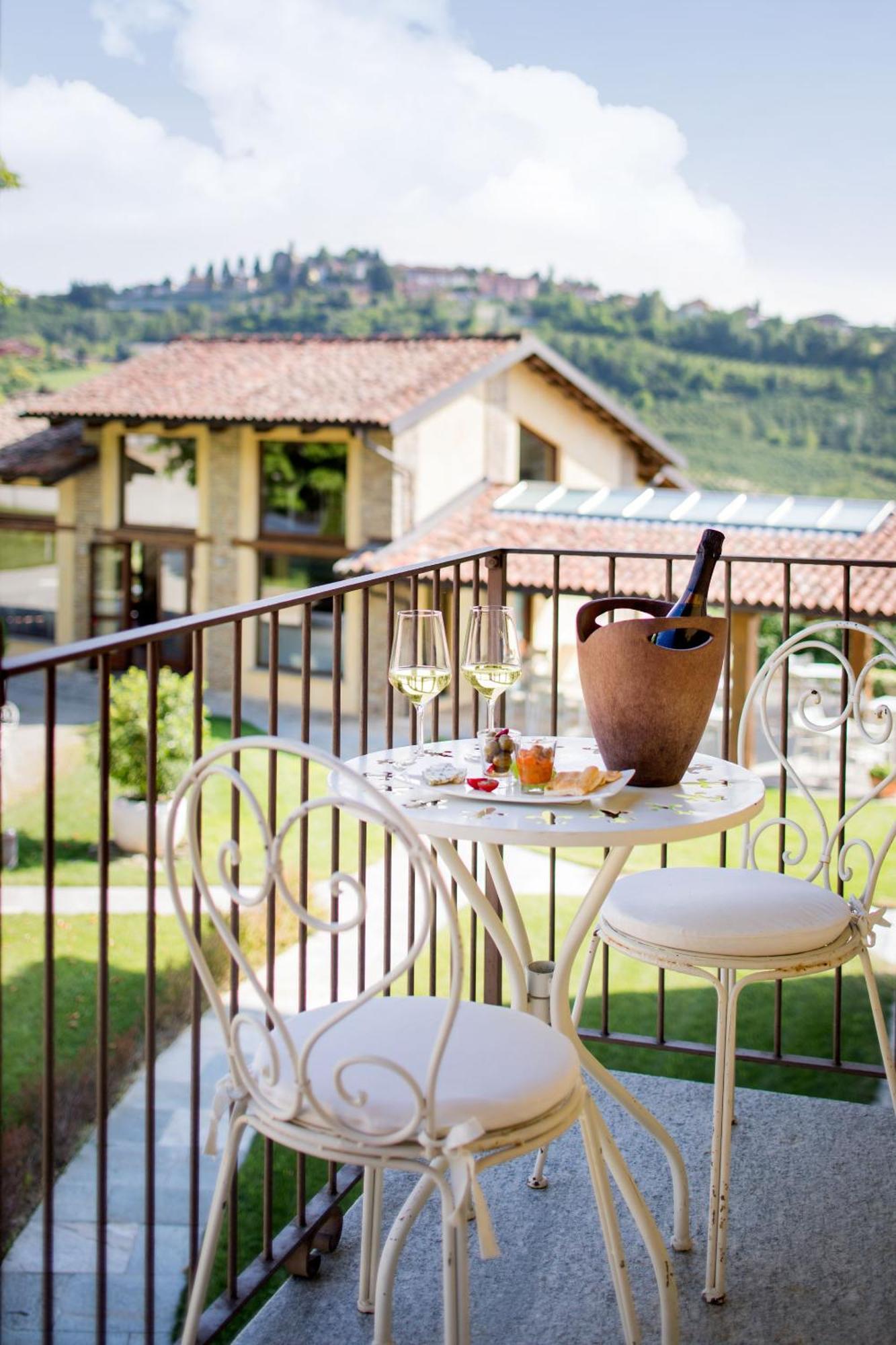 Relais Montemarino Hotel Borgomale Bagian luar foto