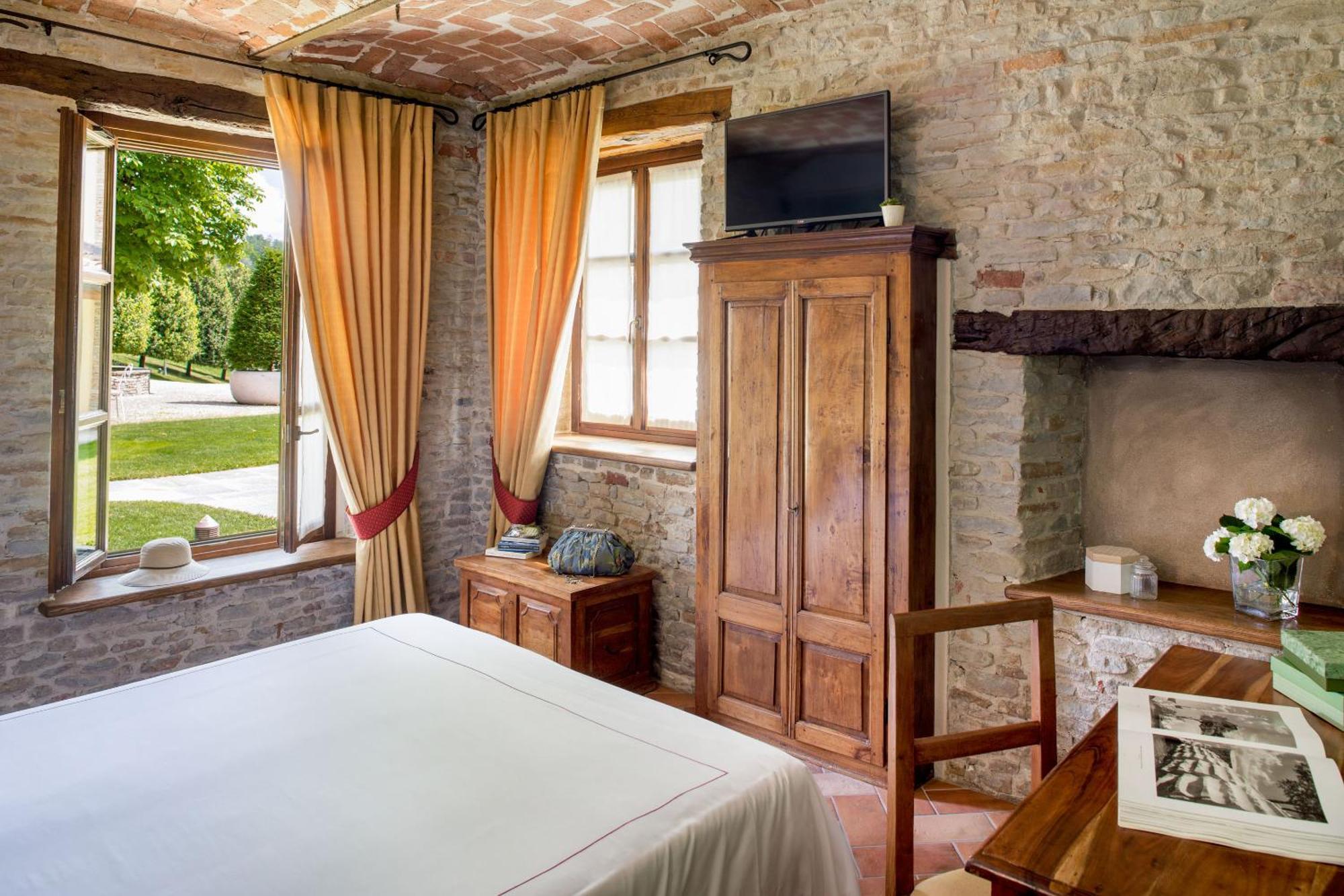 Relais Montemarino Hotel Borgomale Bagian luar foto