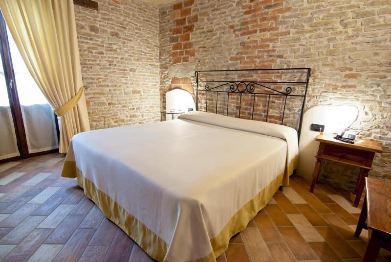Relais Montemarino Hotel Borgomale Bagian luar foto